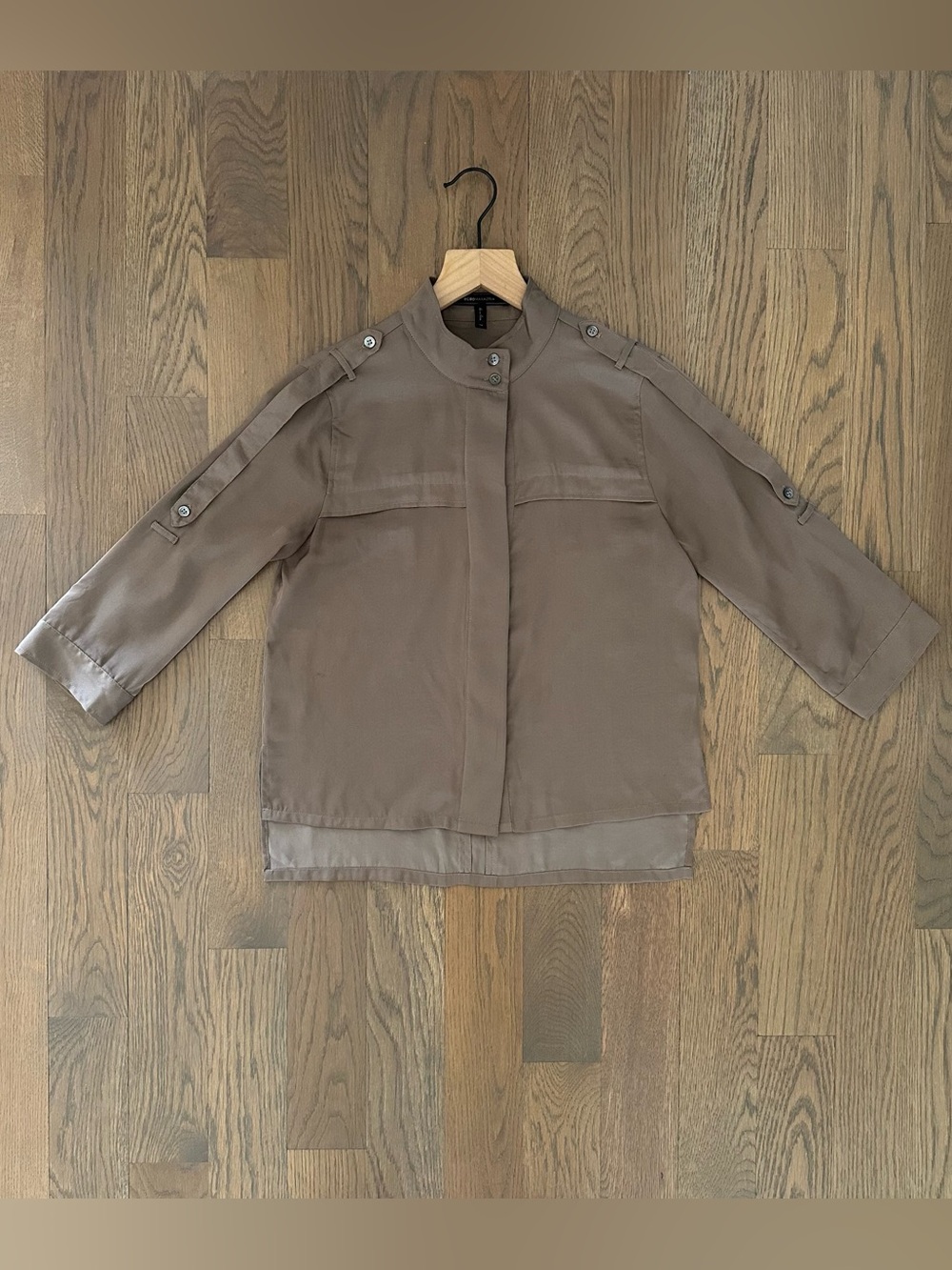 BCBGMaxAzria Emelia Satin Button Front Crop Shirt in Bayleaf Khaki XS